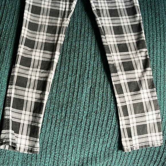 Tripp nyc ~ Plaid  Blk/ W Skinny Jeans size 11 - Picture 5 of 7